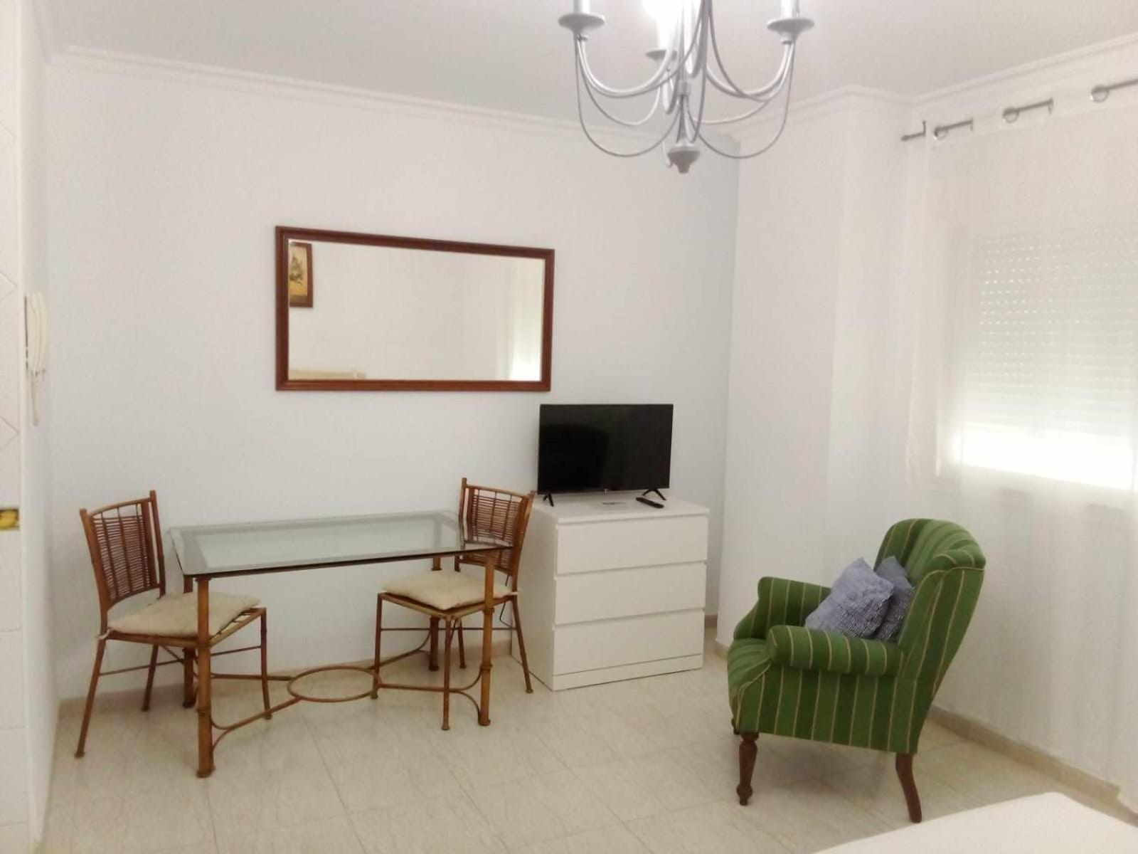 Coqueto Estudio En Calle Vela เบนัลมาเดนา ห้อง รูปภาพ